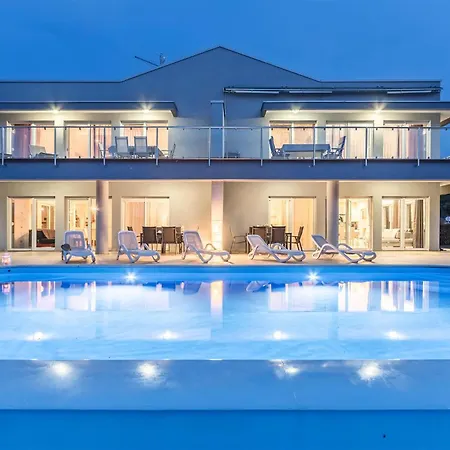 Appartement Lovely In With House Sea View Banjole